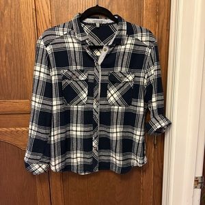 Cute plaid top 💙